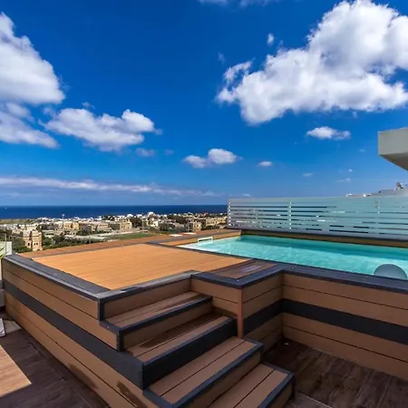 Accommodatie bij particulieren Shared Living With Host - Private In Penthouse With Pool, Hot-tub And Sea-view